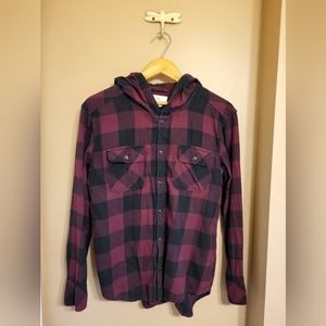 TNA. Hooded flannel long sleeve shirt. Bugundy/black buffalo check. Wm S